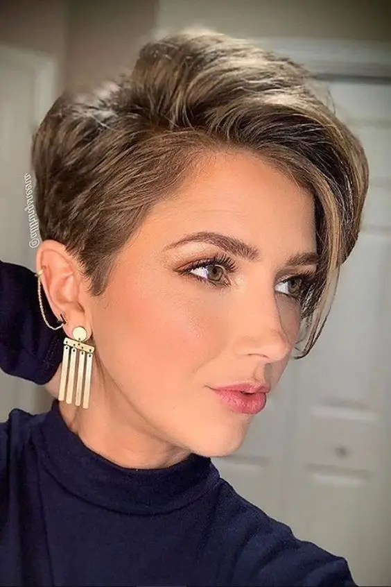 28 Lovely Short Layered Hairstyles for Fine Hair (Updated 2022)