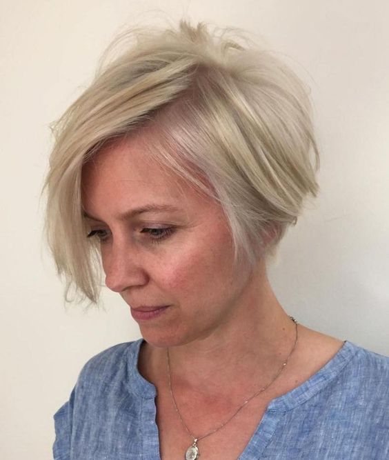 22 Summer Short Haircut Styles that Look Great for Older Women(Update 2022) Ash-blonde-with-straight-hair