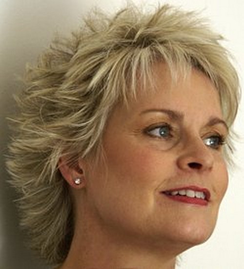 Short Layered Haircuts for Women Over 40 Messy-Mane-Layered-Haircuts-for-Women-Over-40