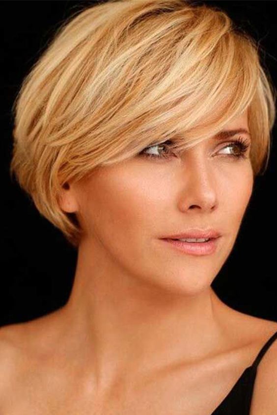 22 Summer Short Haircut Styles that Look Great for Older Women(Update 2022) Side-swept-straight-hairstyle