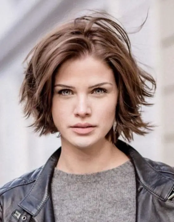 100 Stylish and Easy Short Hairstyle Ideas for Women to Try in 2022 Choppy-layered-bob-4
