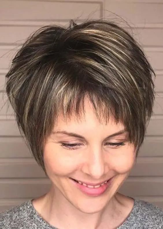 100 Stylish and Easy Short Hairstyle Ideas for Women to Try in 2022 Chunky-layered-haircut-3