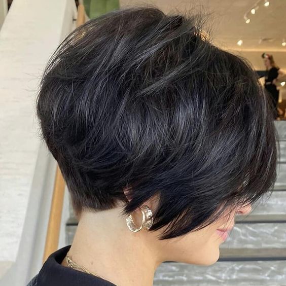 100 Stylish and Easy Short Hairstyle Ideas for Women to Try in 2022 Feathered-bob-2