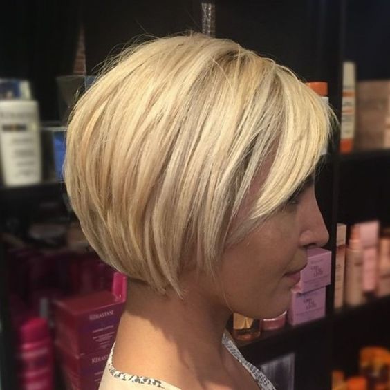 100 Stylish and Easy Short Hairstyle Ideas for Women to Try in 2022 Short-bob-with-side-bangs-1