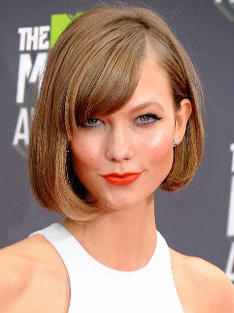 100 Stylish and Easy Short Hairstyle Ideas for Women to Try in 2022 Short-bob-with-side-bangs-2