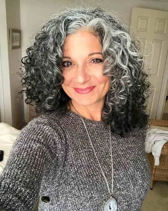 30 Beautiful Short Hairstyles for Gray Hair Over 60 (Update 2022) Curly-lob-2