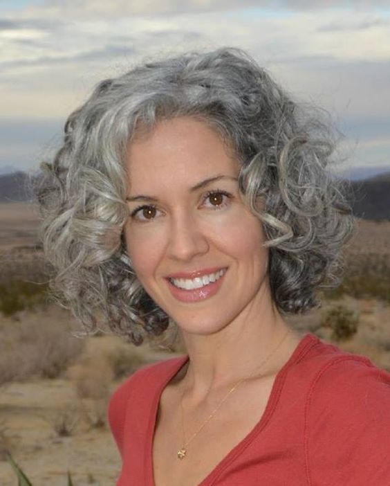 30 Beautiful Short Hairstyles for Gray Hair Curly-lob