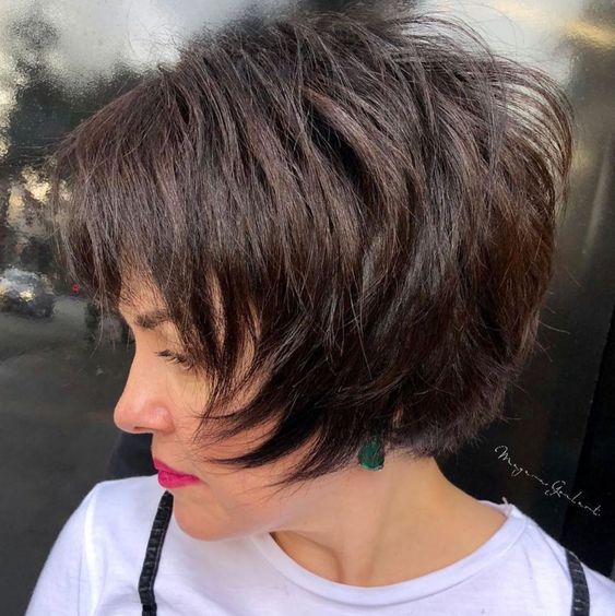 21 Stylish and Easy Short Hairstyles for Women Over 40 (Updated in 2022) Edgy-wedge-haircuts
