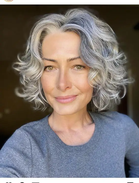 30 Cute Short Haircuts for Women Over 50 with Wavy Hair (Updated 2022) Loose-wavy-blunt-cut