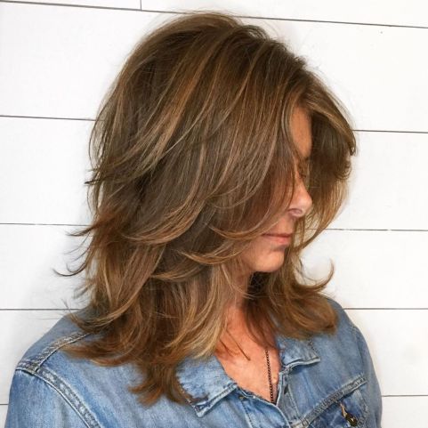 21 Stylish and Easy Short Hairstyles for Women Over 40 (Updated in 2022) Mid-length-layered-haircut