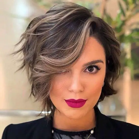 30 Cute Short Haircuts for Women Over 50 with Wavy Hair (Updated 2022) Sharp-angled-wavy-bob