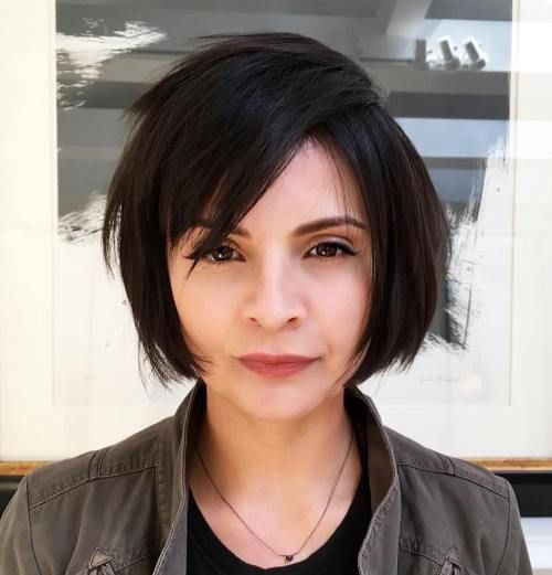 21 Stylish and Easy Short Hairstyles for Women Over 40 (Updated in 2022) Side-swept-layered-hairstyle