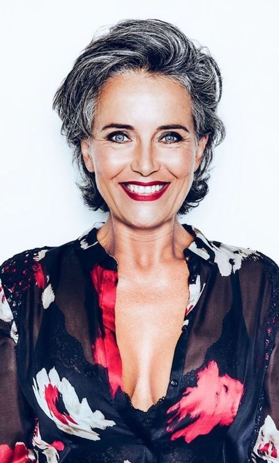 30 Beautiful Short Hairstyles for Gray Hair Over 60 (Update 2022) Side-swept-mullet-2