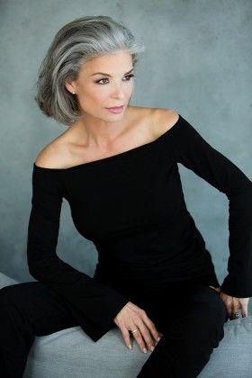 30 Beautiful Short Hairstyles for Gray Hair Over 60 (Update 2022) Voluminous-slick-back-hairstyle