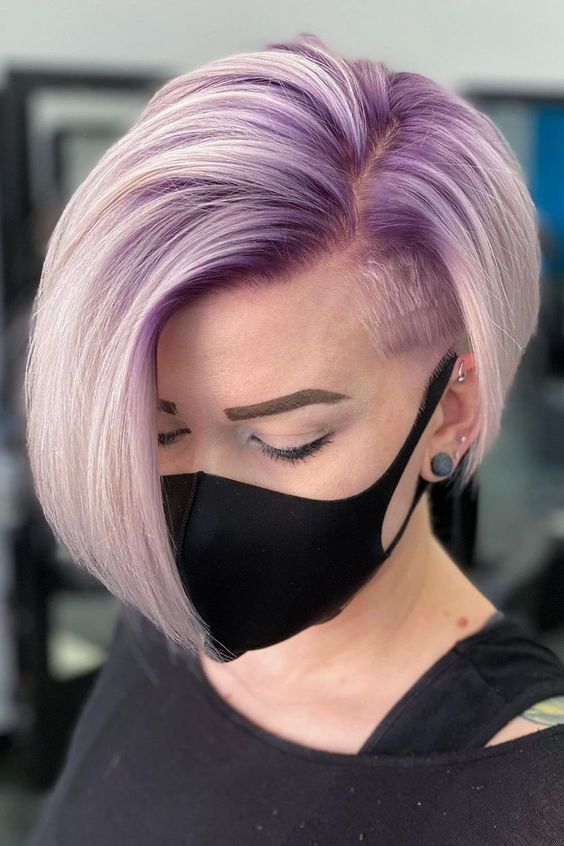 50 Hair Color Ideas for Women Over 40 (Updated 2022) 25.-Purple-ombre-pixie-bob