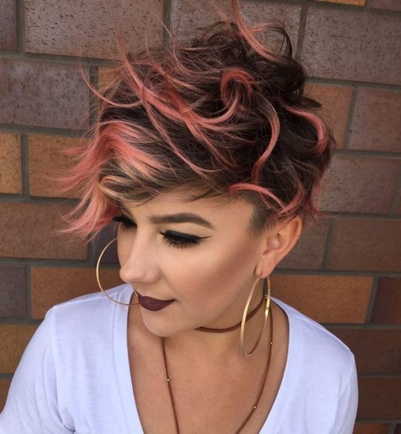 50 Hair Color Ideas for Women Over 40 (Updated 2022) 27.-Rose-gold-ombre-curly-pixie