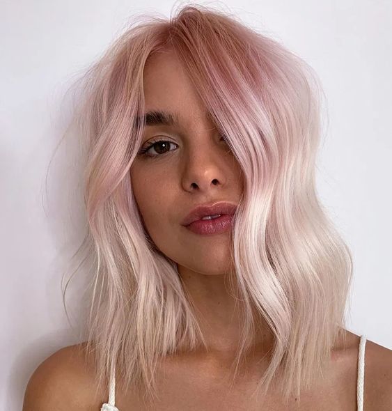 50 Hair Color Ideas for Women Over 40 (Updated 2022) 34.-Pink-and-white-ombre-wavy-cut
