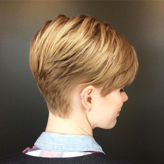 45 Flattering Short Blonde Hairstyles and Haircuts for Women in 2022 Caramel-Blonde-Wedge