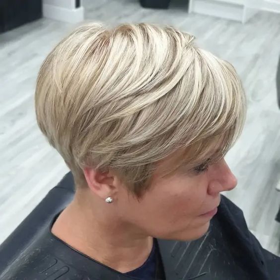 45 Flattering Short Blonde Hairstyles and Haircuts for Women in 2022 Golden-Platinum-Layered-Pixie