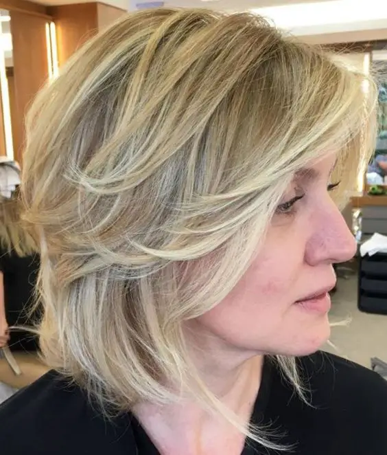10 Latest Short Hairstyle Trends that Appropriate for Older Women in 2022 Shaggy-angled-bob