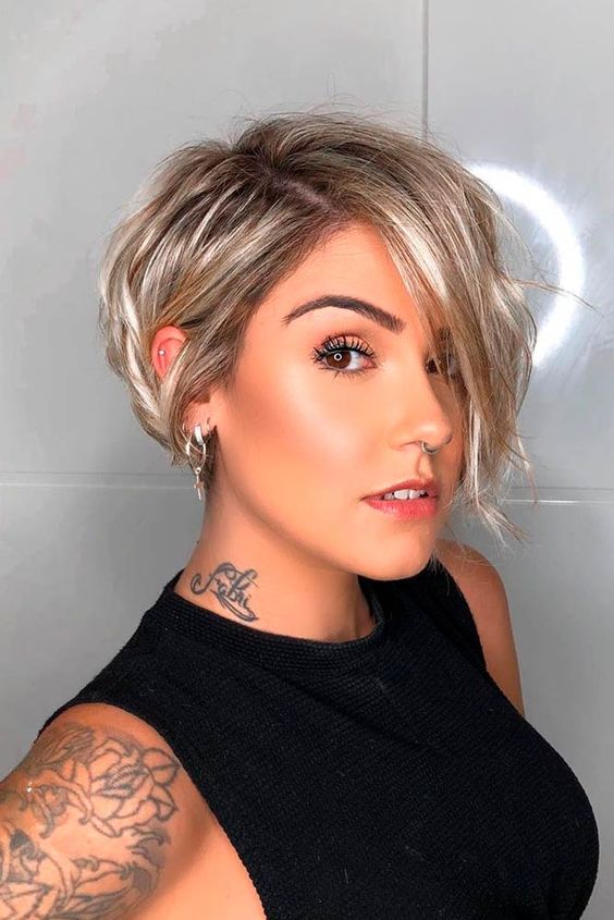 20 Beautiful and Classy Short Hairstyles for Women in 2022 3.-Side-swept-pixie-with-long-bangs