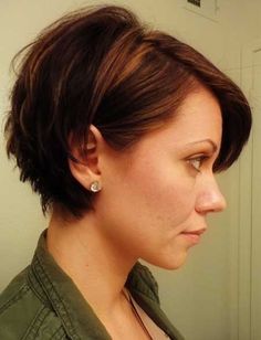 20 Beautiful and Classy Short Hairstyles for Women in 2022 5.-Very-short-wedge-haircut