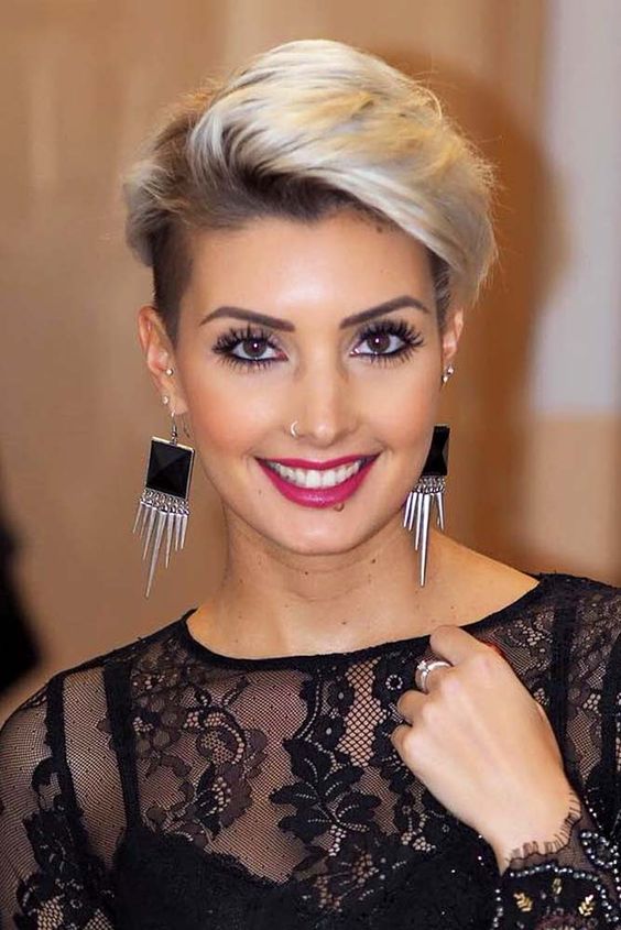 20 Chic Short Straight Hairstyles for Women Over 50 (Updated 2022) Deep-side-parted-pixie