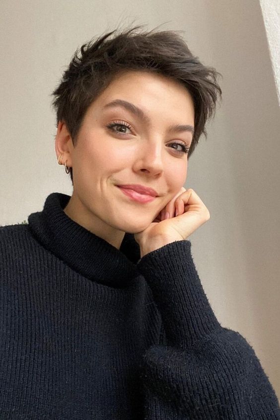 15 Stunning Short Stacked Hairstyles to Try in 2022 Messy-Pixie-Cut-2