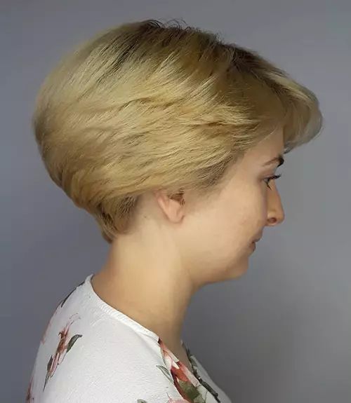15 Stunning Short Stacked Hairstyles to Try in 2022 Soft-Layered-Wedge-2