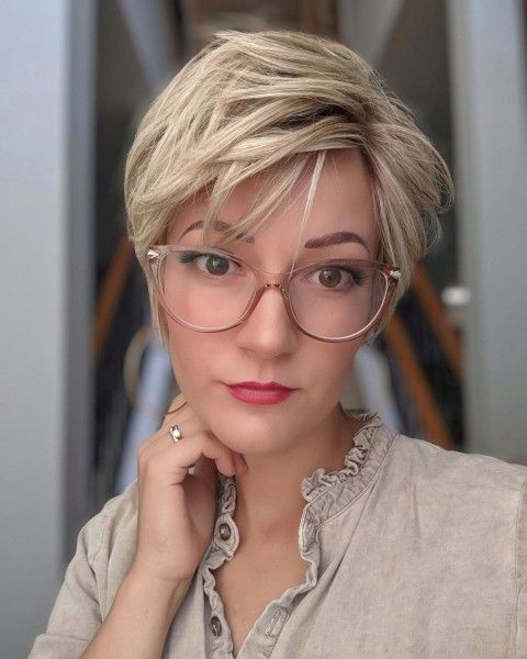 24 Short Sassy Hairstyles for Older Women with Glasses in 2022 Ash-blonde-pixie-with-lowlights