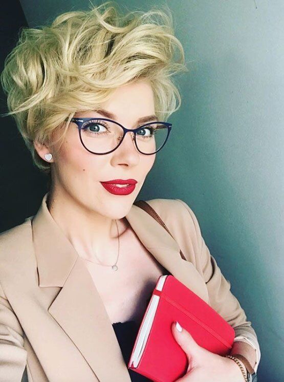 24 Short Sassy Hairstyles for Older Women with Glasses in 2022 Wavy-a-line-haircut