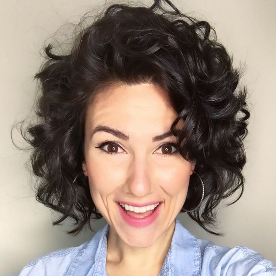 Curly stacked haircut 3