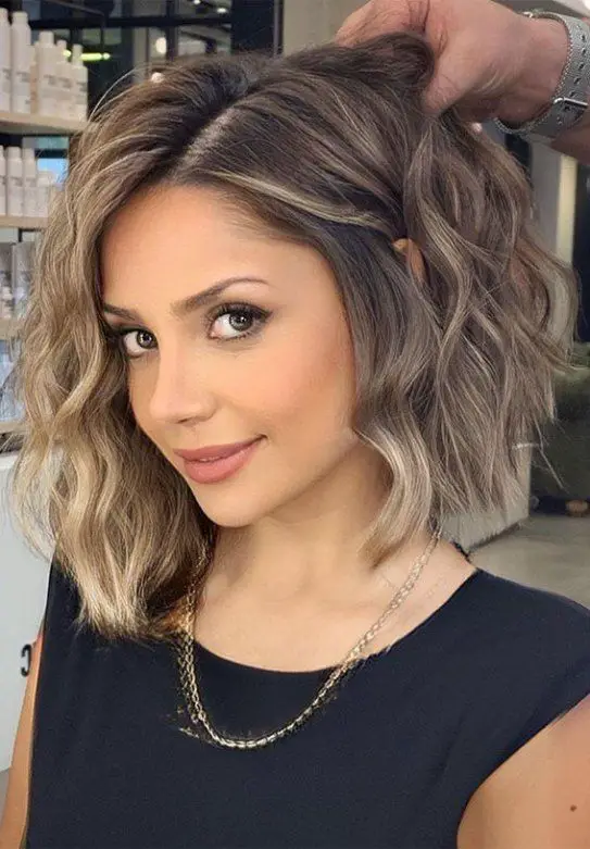 Bouncy lob hairstyle