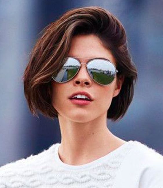23 Excellent Short and Sassy Haircuts for Women Over 60 (Updated 2022) 17.-Sassy-blunt-side-swept-haircut