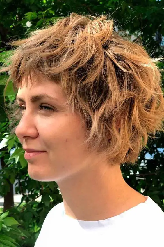 23 Excellent Short and Sassy Haircuts for Women Over 60 (Updated 2022) 22.-Messy-pageboy-haircut