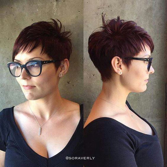 23 Excellent Short and Sassy Haircuts for Women Over 60 (Updated 2022) 6.-Wedge-haircut-with-short-choppy-bangs