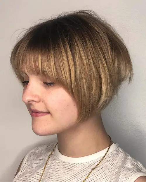 50 Layered Bob Haircuts with Bangs that You Should Try in 2022 17.-Graduated-layered-hairstyle