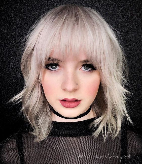 50 Layered Bob Haircuts with Bangs that You Should Try in 2022 22.-Inverted-shaggy-bob2