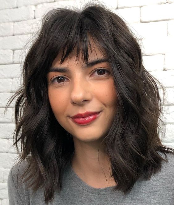 50 Layered Bob Haircuts with Bangs that You Should Try in 2022 25.-Textured-lob-haircut-with-fringe