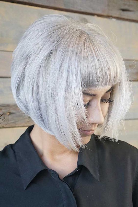 50 Layered Bob Haircuts with Bangs that You Should Try in 2022 4.-Blunt-cut-with-fringe