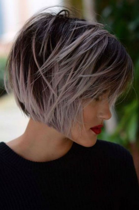 50 Layered Bob Haircuts with Bangs that You Should Try in 2022 5.-Feathered-haircut-with-fringe