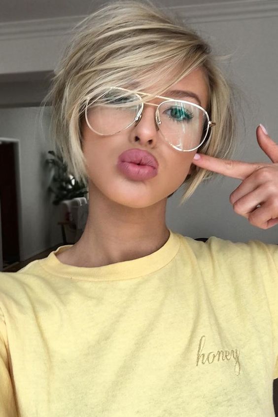 50 Layered Bob Haircuts with Bangs that You Should Try in 2022 7.-Pixie-bob-with-longer-fringe2