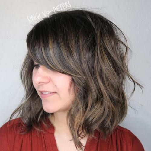 50 Layered Bob Haircuts with Bangs that You Should Try in 2022 8.-Layered-bob-with-side-bangs