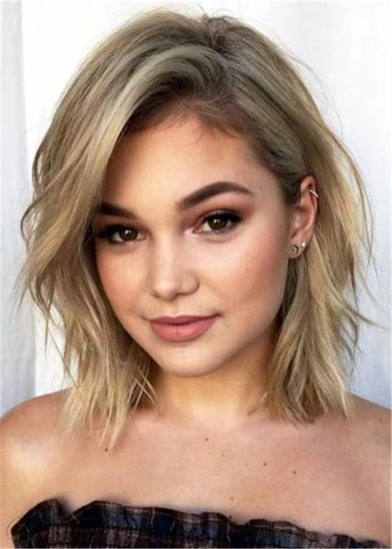 50 Layered Bob Haircuts with Bangs that You Should Try in 2022 8.-Layered-bob-with-side-bangs2