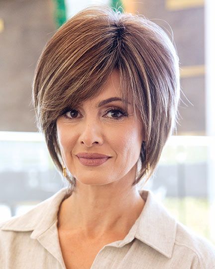 30 Attractive Short Hairstyles for Women Over 40 Years Old (Update 2022) Feathered-a-line-bob