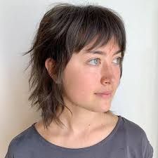 30 Attractive Short Hairstyles for Women Over 40 Years Old (Update 2022) Shaggy-mullet-2