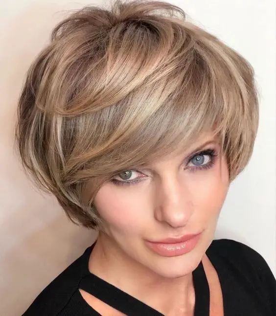 30 Attractive Short Hairstyles for Women Over 40 Years Old (Update 2022)