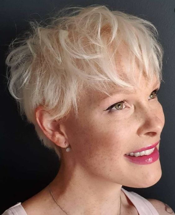 Simple Short Haircuts for Older Women that Looks Gorgeous (Updated in 2022) Messy-pixie-cuts-with-bangs