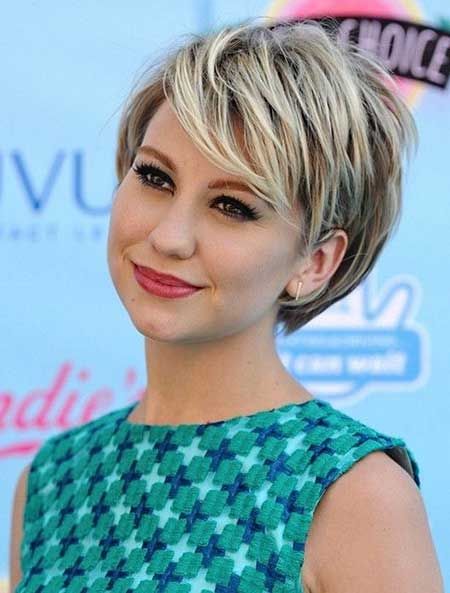trendy short haircuts for round faces