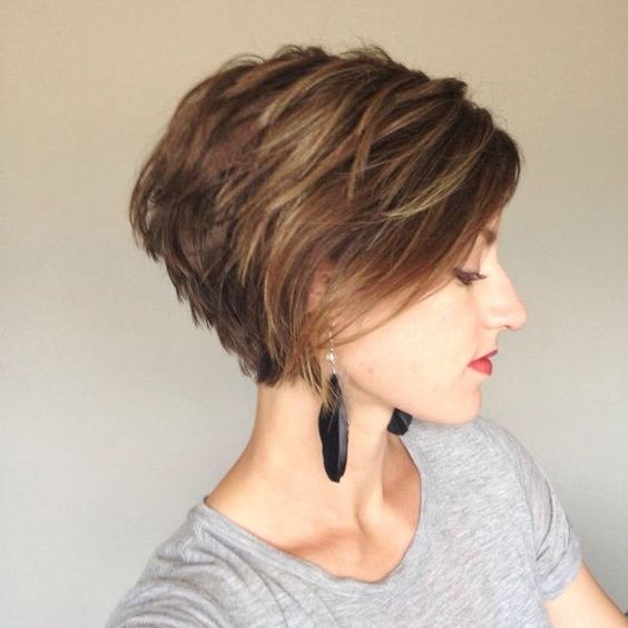 20 Beautiful Short Haircuts and Hair Styles for Women (Updated 2022) 16.-Short-graduated-haircut